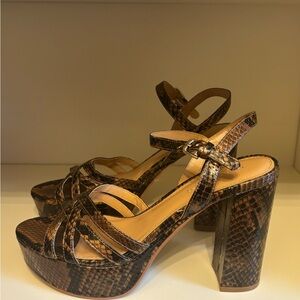 Marc Fisher Platform shoe